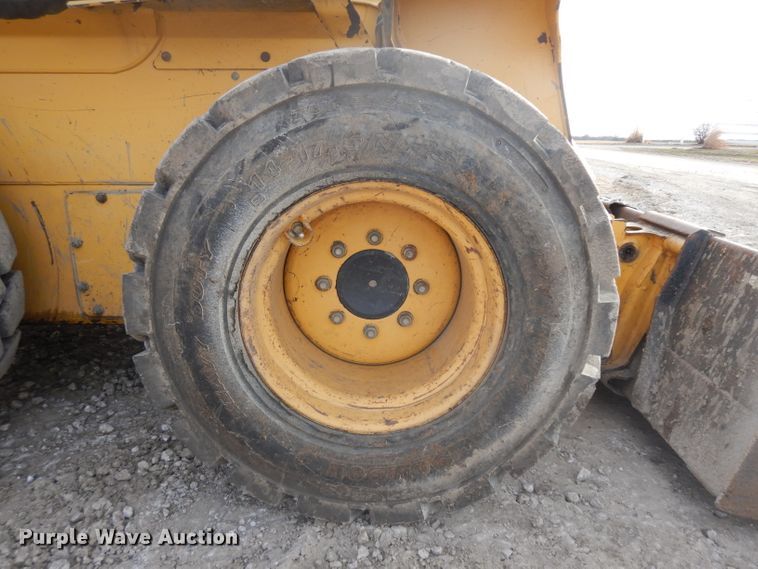 image for item ER9837 2000 John Deere 270 skid steer