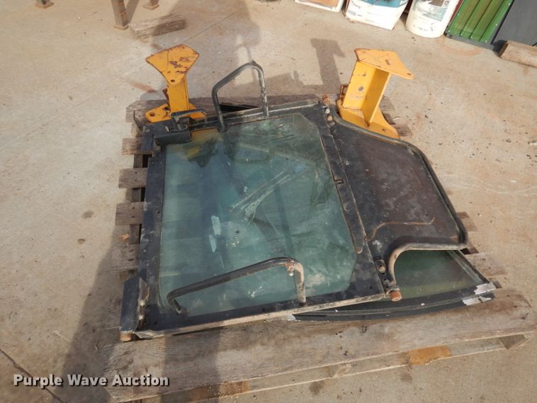 image for item ER9837 2000 John Deere 270 skid steer