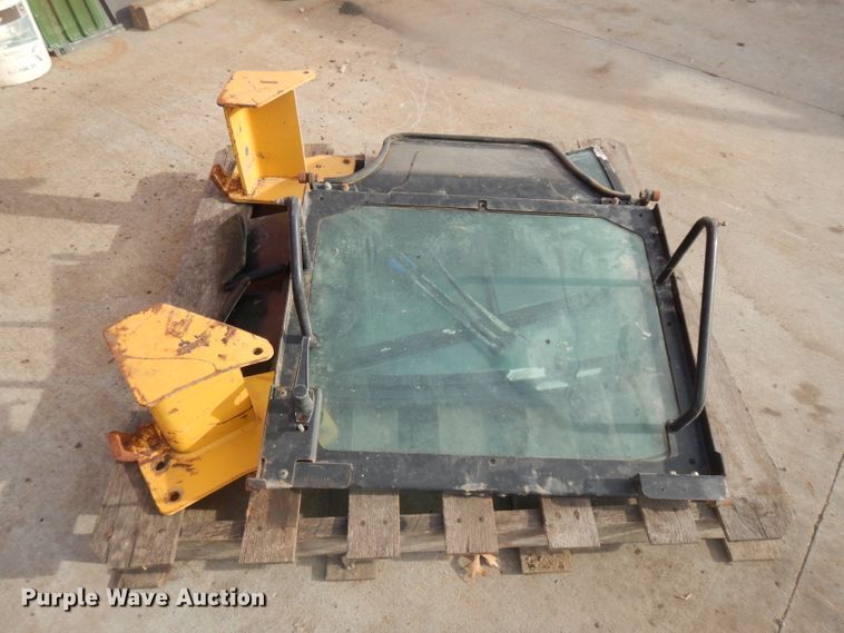 image for item ER9837 2000 John Deere 270 skid steer