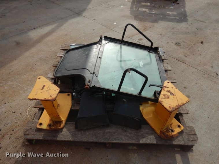 image for item ER9837 2000 John Deere 270 skid steer