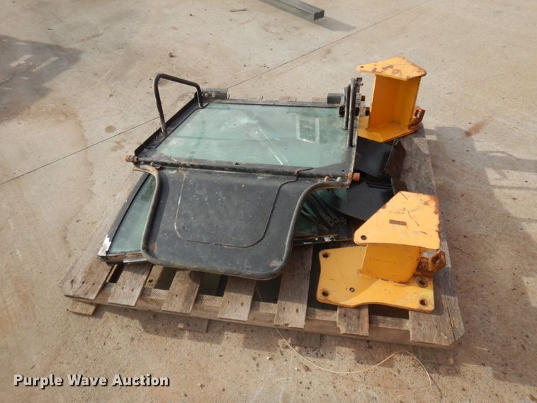 image for item ER9837 2000 John Deere 270 skid steer