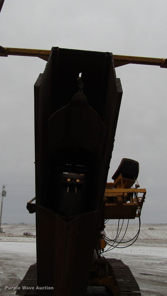 image for item FD9334 1974 Hoes 684 trencher