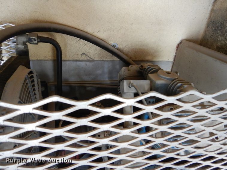 image for item FU9061 2009 Ford F550 service truck