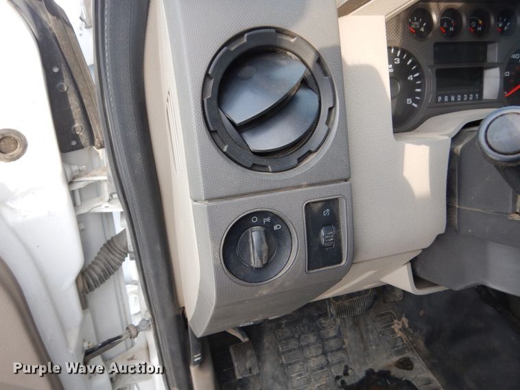 image for item FU9061 2009 Ford F550 service truck