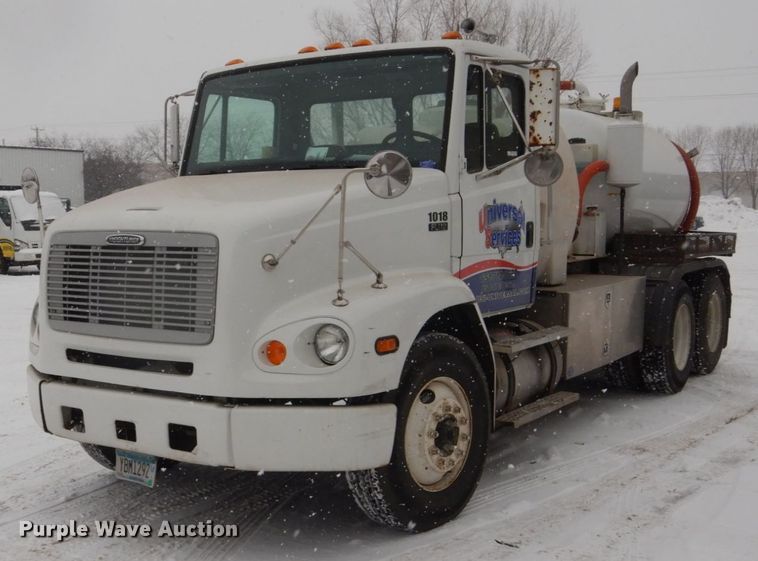 image for item FU9121 2000 Freightliner FL112 vacuum truck