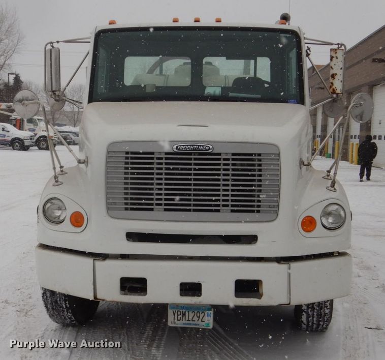 image for item FU9121 2000 Freightliner FL112 vacuum truck