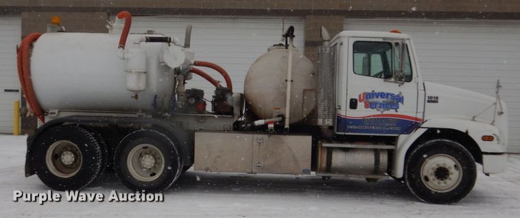 image for item FU9121 2000 Freightliner FL112 vacuum truck