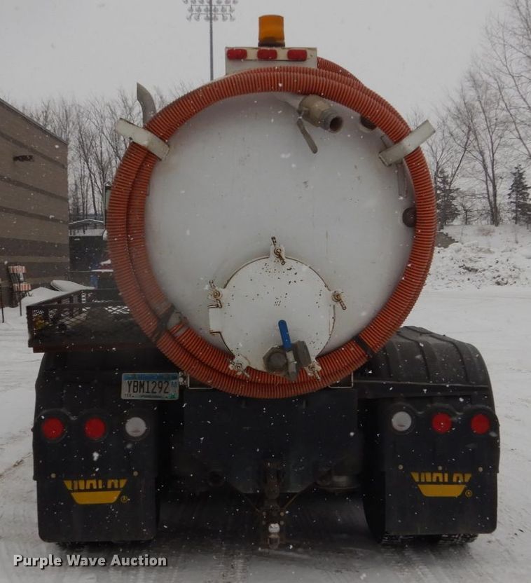 image for item FU9121 2000 Freightliner FL112 vacuum truck