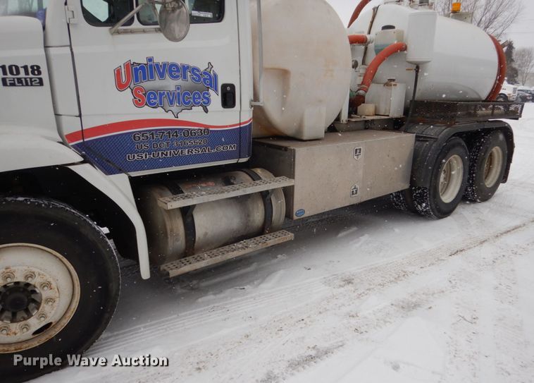 image for item FU9121 2000 Freightliner FL112 vacuum truck