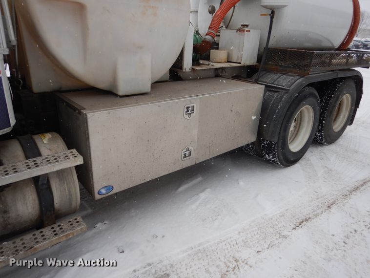 image for item FU9121 2000 Freightliner FL112 vacuum truck