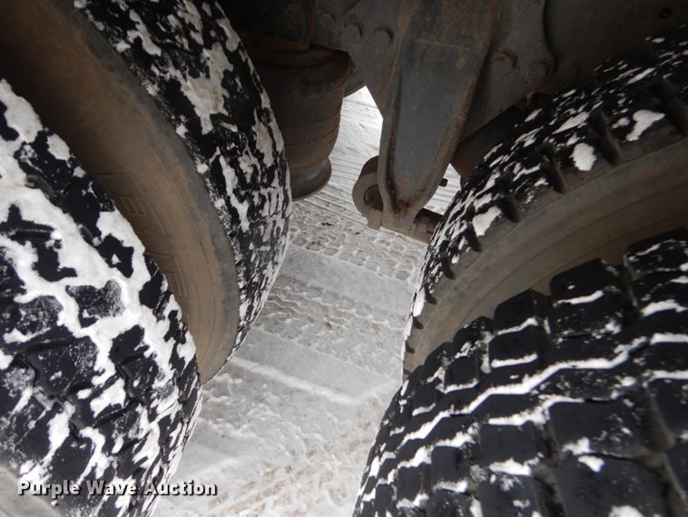 image for item FU9121 2000 Freightliner FL112 vacuum truck