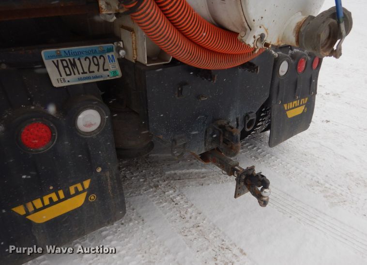 image for item FU9121 2000 Freightliner FL112 vacuum truck