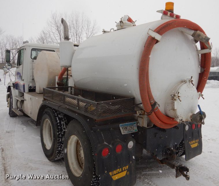 image for item FU9121 2000 Freightliner FL112 vacuum truck