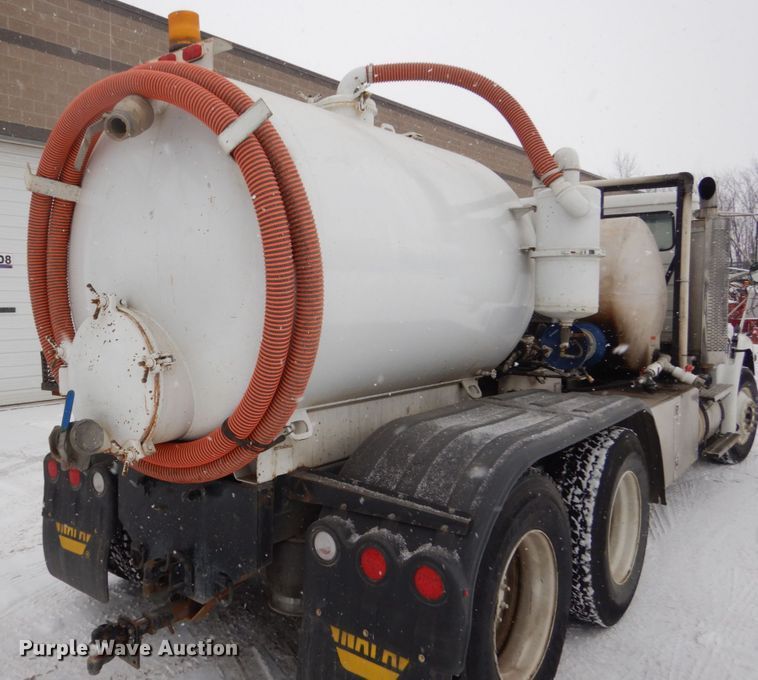 image for item FU9121 2000 Freightliner FL112 vacuum truck