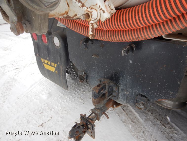 image for item FU9121 2000 Freightliner FL112 vacuum truck