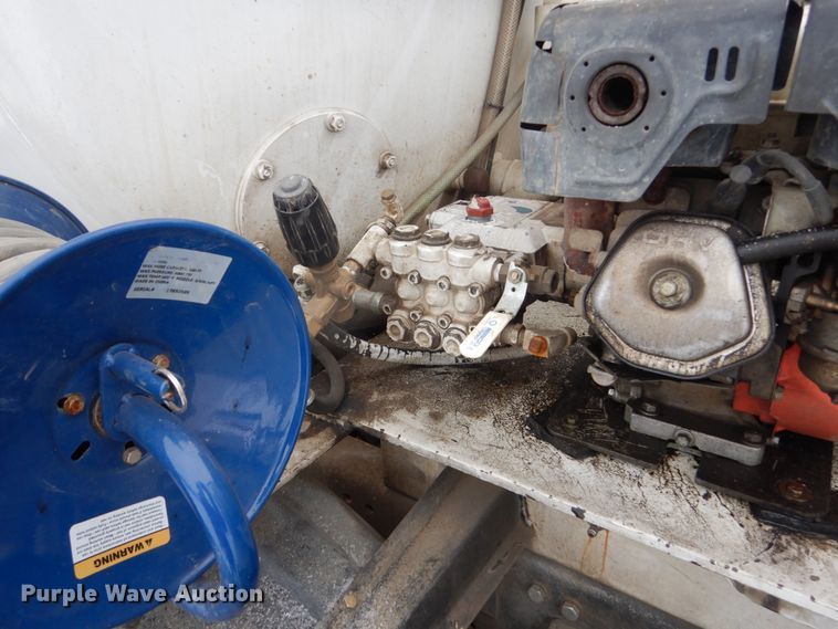 image for item FU9121 2000 Freightliner FL112 vacuum truck