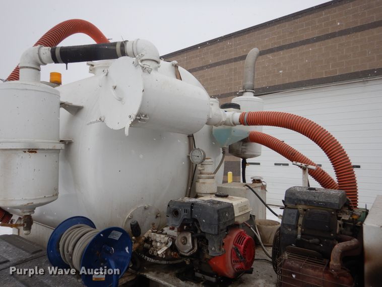 image for item FU9121 2000 Freightliner FL112 vacuum truck