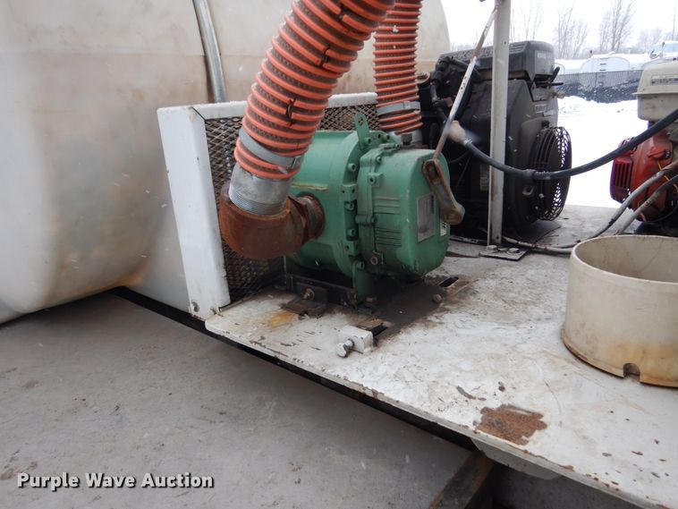 image for item FU9121 2000 Freightliner FL112 vacuum truck