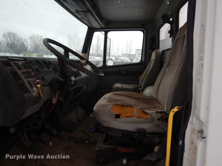 image for item FU9121 2000 Freightliner FL112 vacuum truck