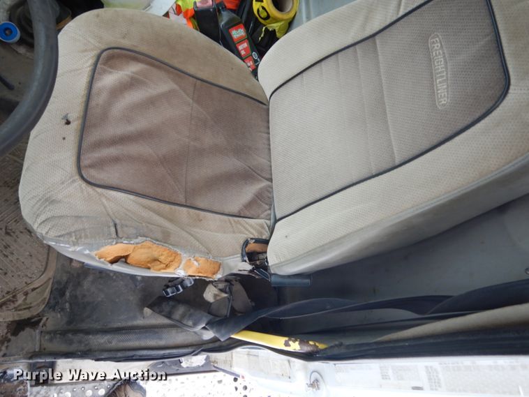 image for item FU9121 2000 Freightliner FL112 vacuum truck