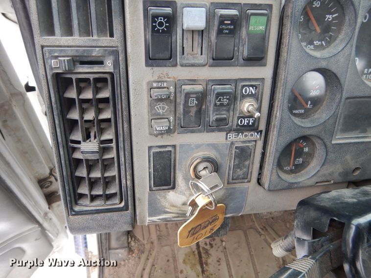 image for item FU9121 2000 Freightliner FL112 vacuum truck