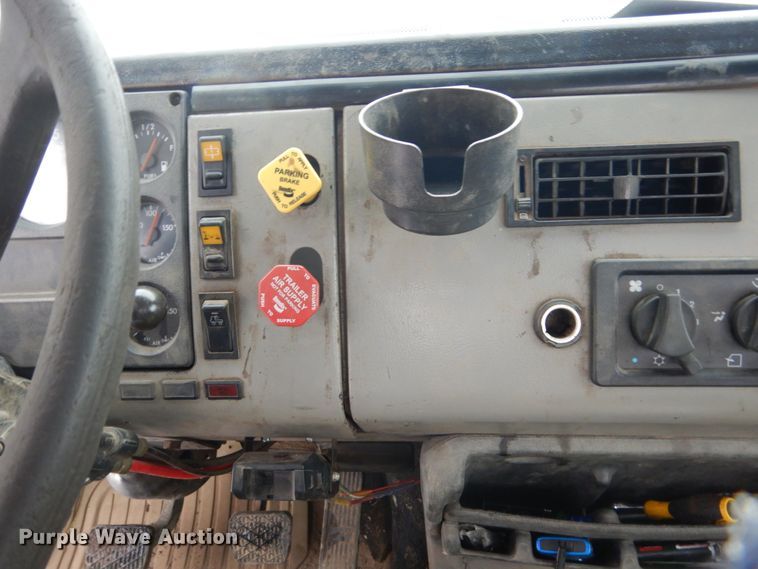 image for item FU9121 2000 Freightliner FL112 vacuum truck