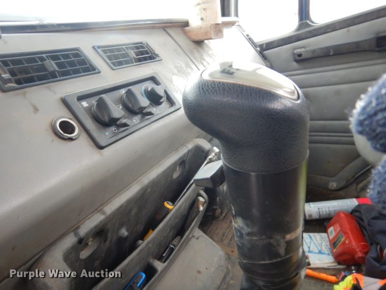 image for item FU9121 2000 Freightliner FL112 vacuum truck