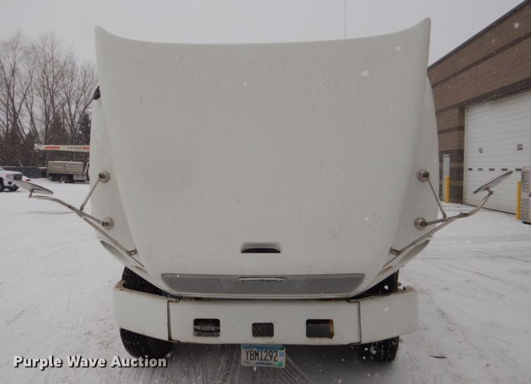 image for item FU9121 2000 Freightliner FL112 vacuum truck