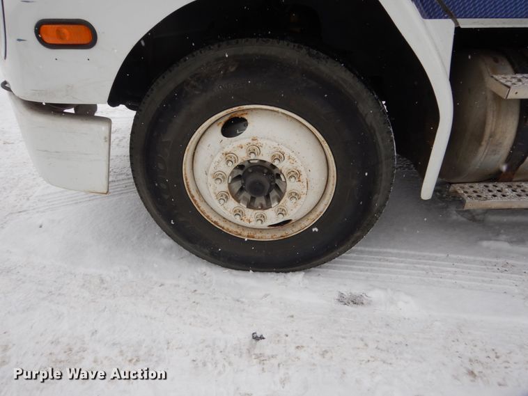 image for item FU9121 2000 Freightliner FL112 vacuum truck