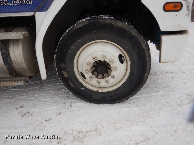 image for item FU9121 2000 Freightliner FL112 vacuum truck