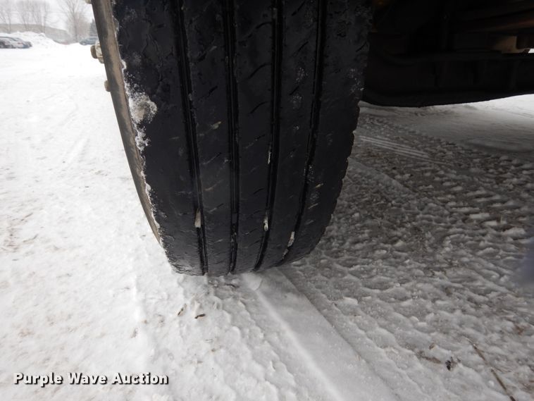 image for item FU9121 2000 Freightliner FL112 vacuum truck