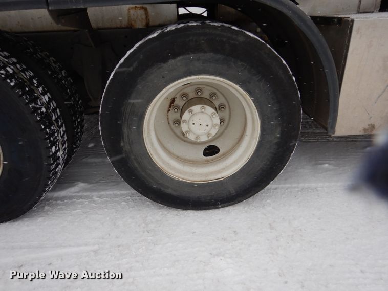 image for item FU9121 2000 Freightliner FL112 vacuum truck