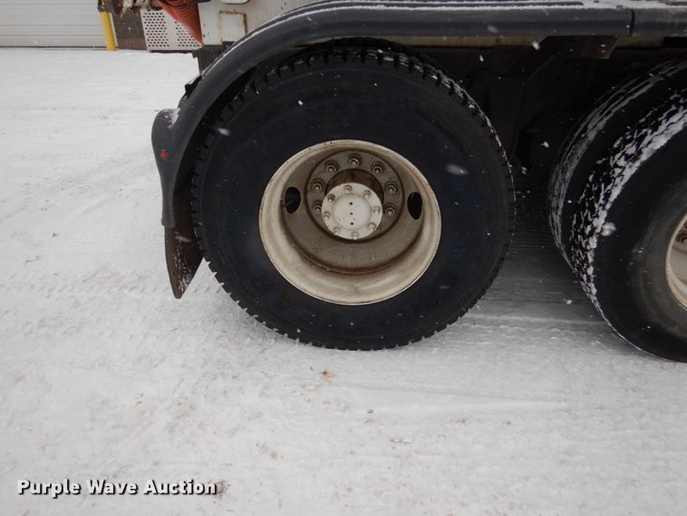 image for item FU9121 2000 Freightliner FL112 vacuum truck