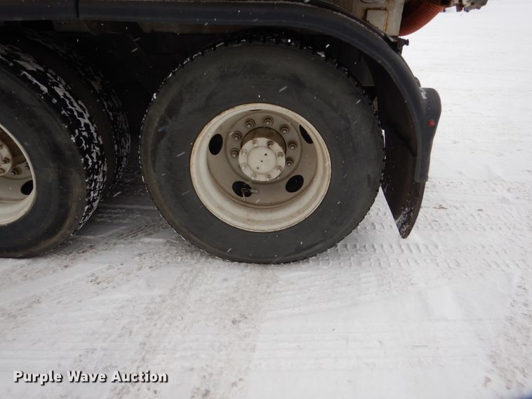 image for item FU9121 2000 Freightliner FL112 vacuum truck