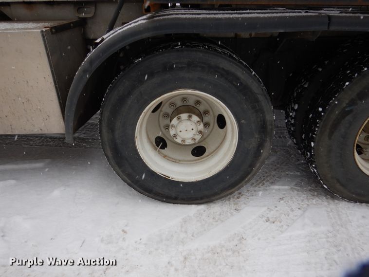 image for item FU9121 2000 Freightliner FL112 vacuum truck