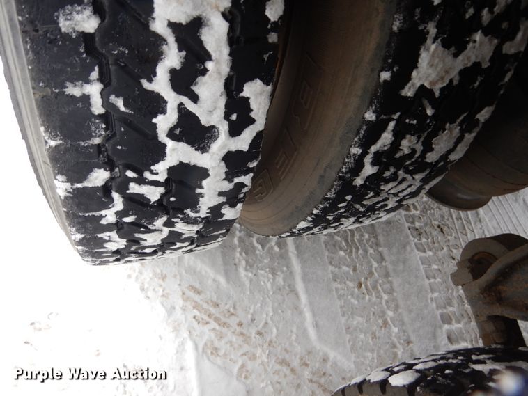 image for item FU9121 2000 Freightliner FL112 vacuum truck