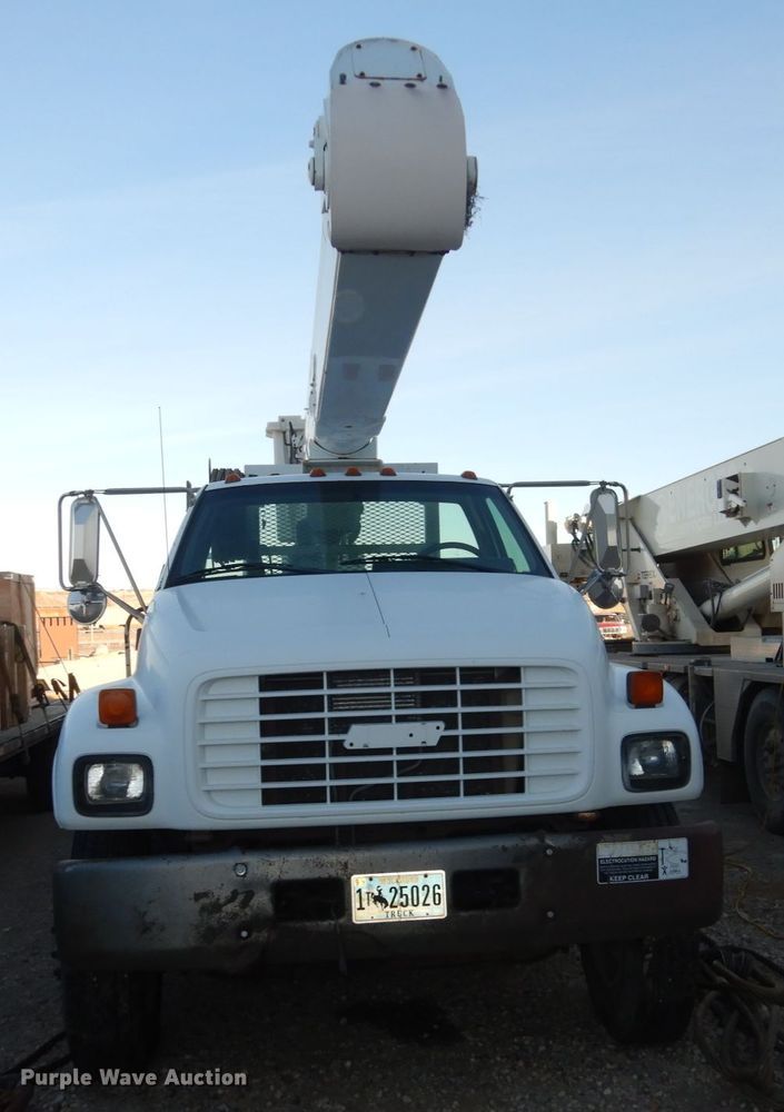 image for item FU9131 2001 GMC 6500 bucket truck