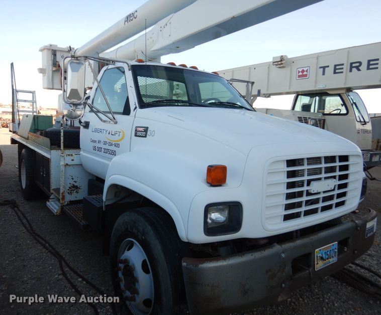 image for item FU9131 2001 GMC 6500 bucket truck