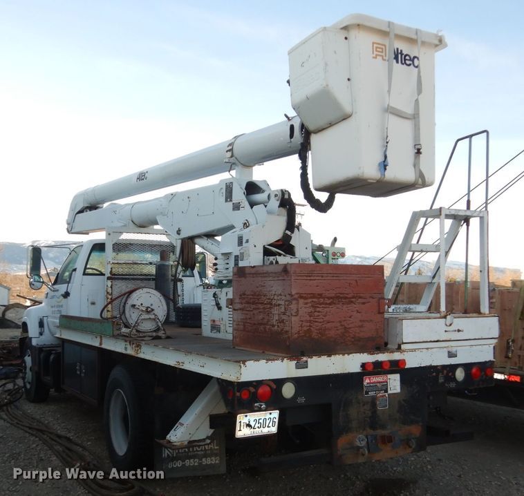 image for item FU9131 2001 GMC 6500 bucket truck