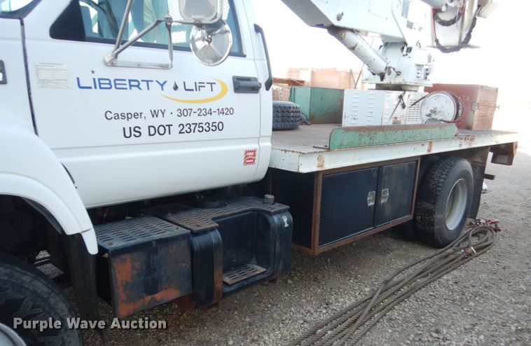 image for item FU9131 2001 GMC 6500 bucket truck