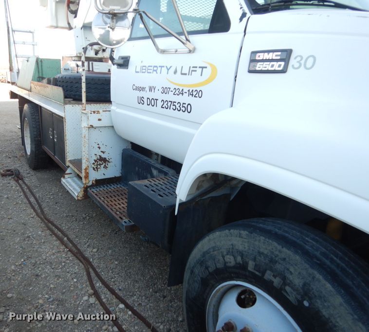 image for item FU9131 2001 GMC 6500 bucket truck