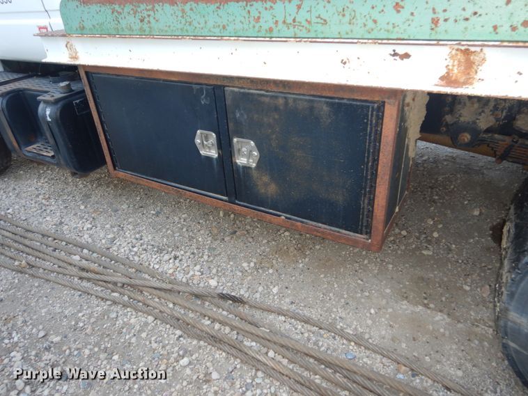 image for item FU9131 2001 GMC 6500 bucket truck