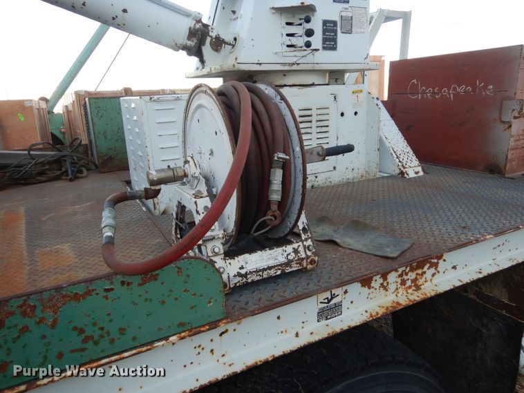 image for item FU9131 2001 GMC 6500 bucket truck