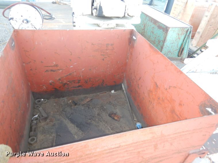 image for item FU9131 2001 GMC 6500 bucket truck