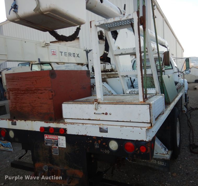 image for item FU9131 2001 GMC 6500 bucket truck