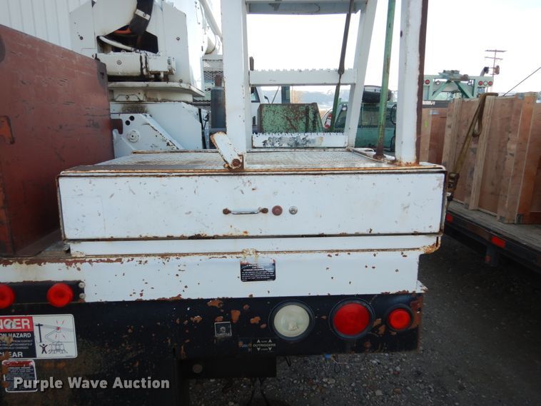 image for item FU9131 2001 GMC 6500 bucket truck