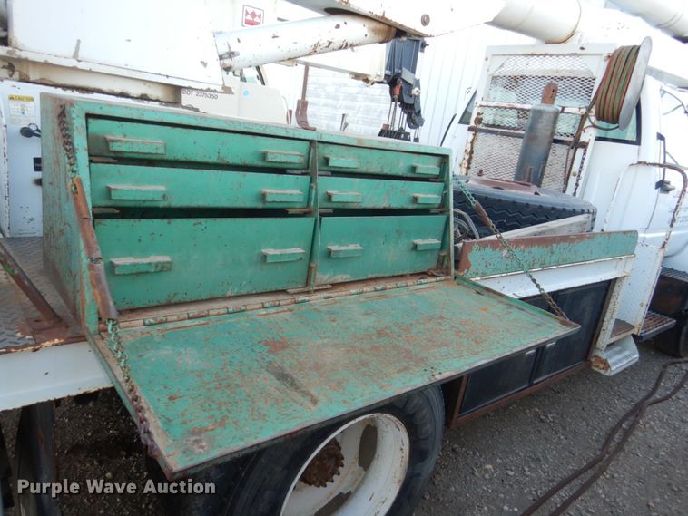 image for item FU9131 2001 GMC 6500 bucket truck