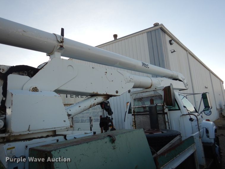 image for item FU9131 2001 GMC 6500 bucket truck