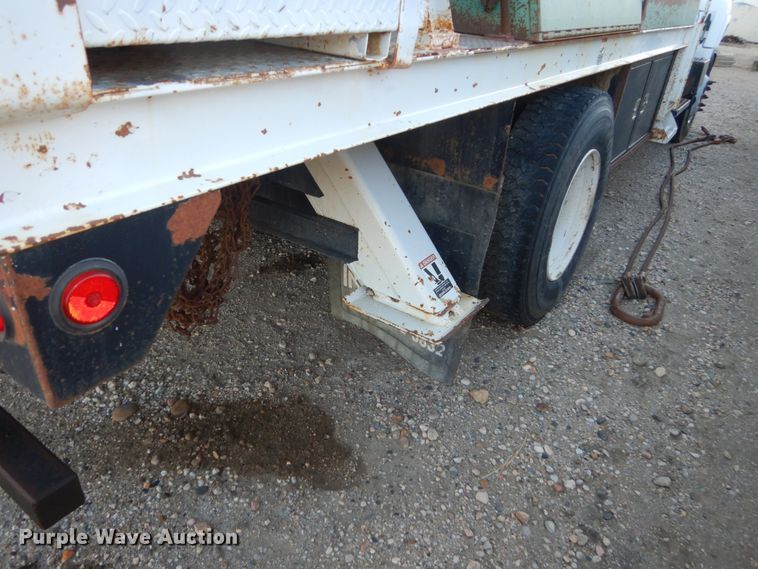 image for item FU9131 2001 GMC 6500 bucket truck