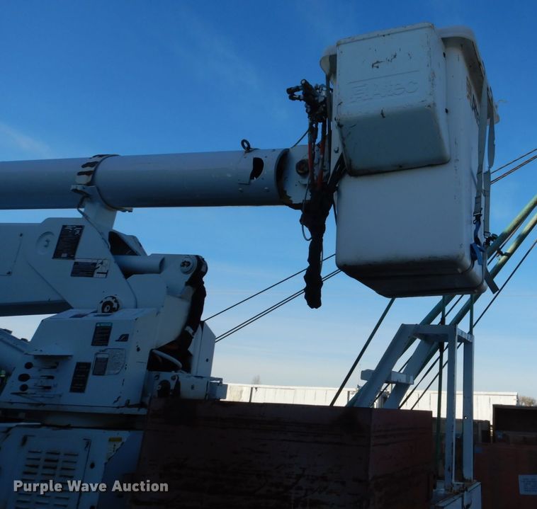 image for item FU9131 2001 GMC 6500 bucket truck